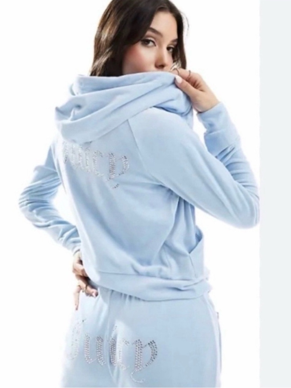 Juicy Couture NWOT Size L Baby Blue Velour Tracksuit
Bling 90's Y2K